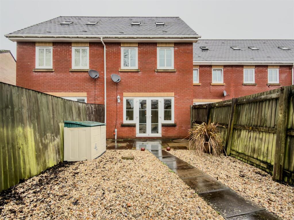 2 Oakfield Mews-20.jpg