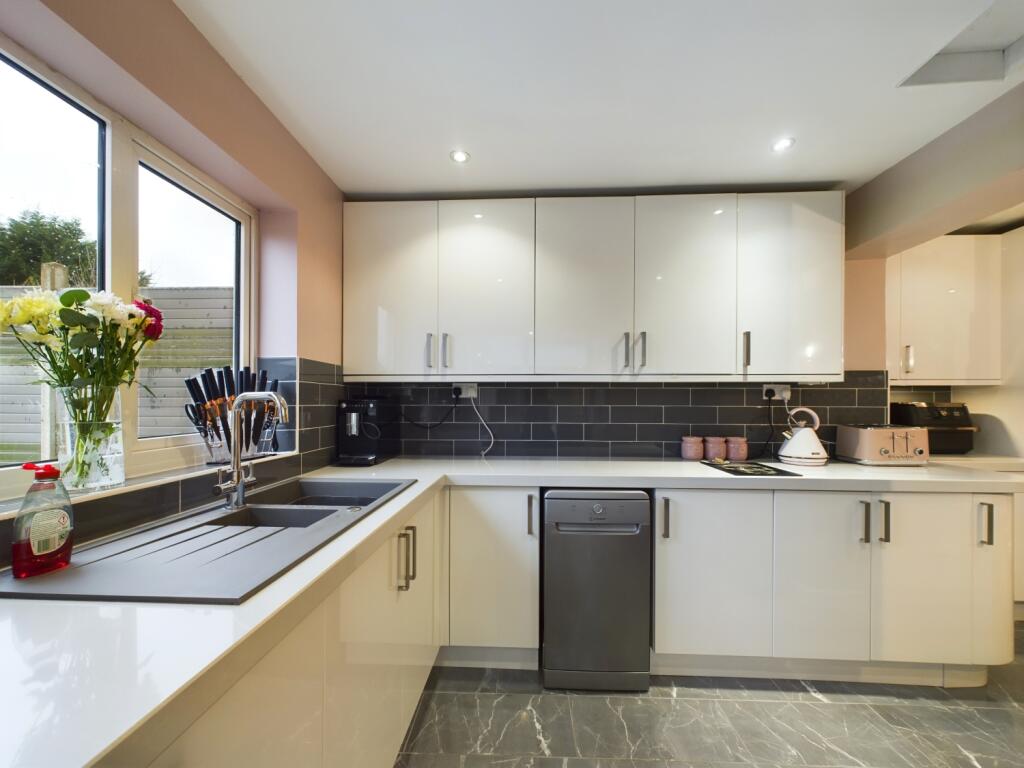 CAM02023G0-PR0122-STILL025