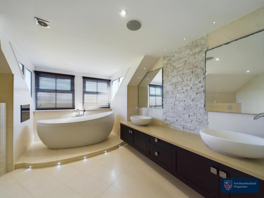 Primary En-Suite