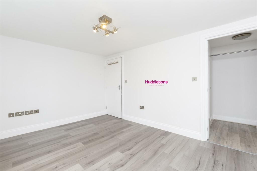 F2, 19 Crescent Road - 09.jpg