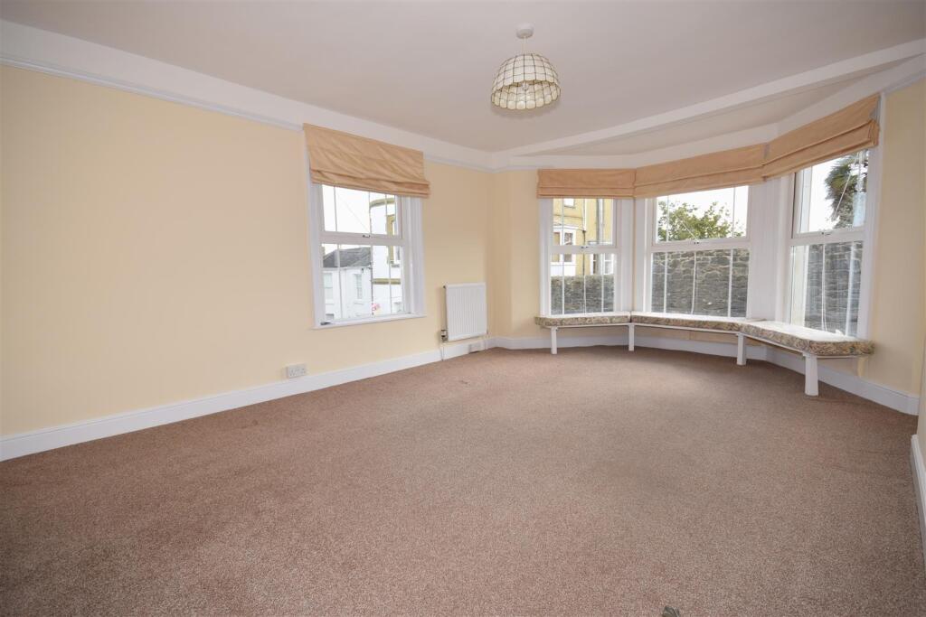 Sitting/Dining Room