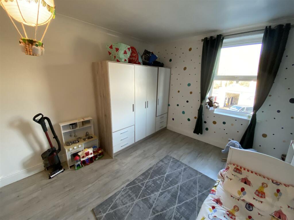 Bedroom no.1 front double: