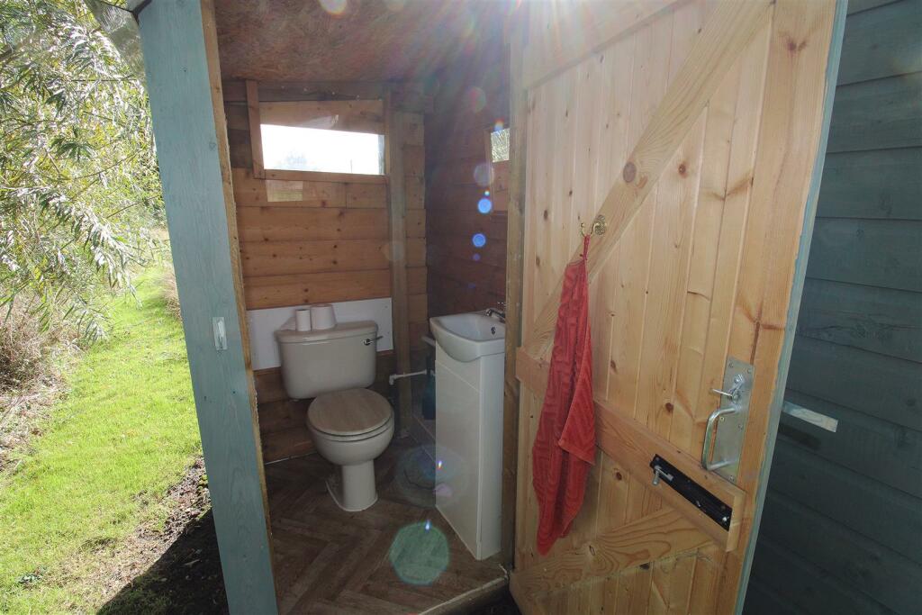 Summer House Cloakroom