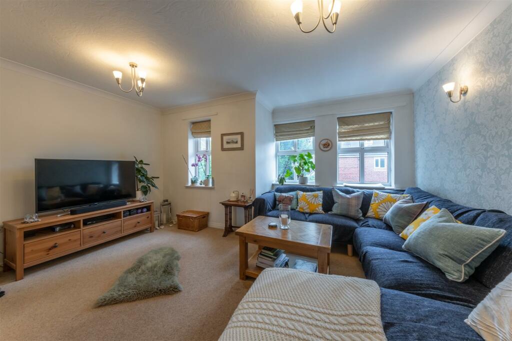 27 Harthill Close-018.jpg