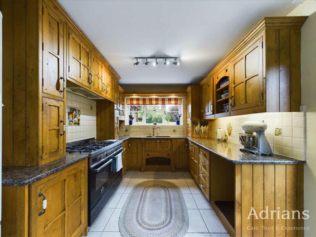 KITCHEN/BREAKFAST