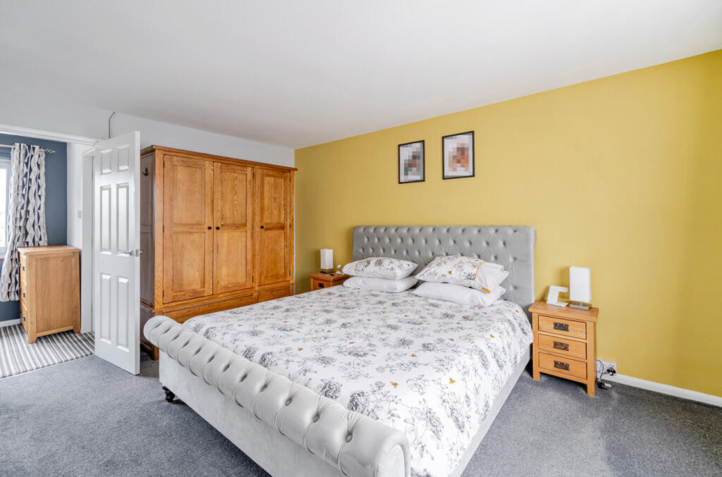 1370697-12-68f770...