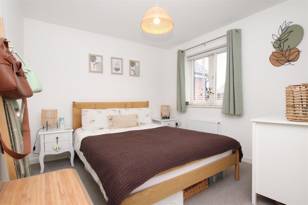 Bedroom 1.JPG