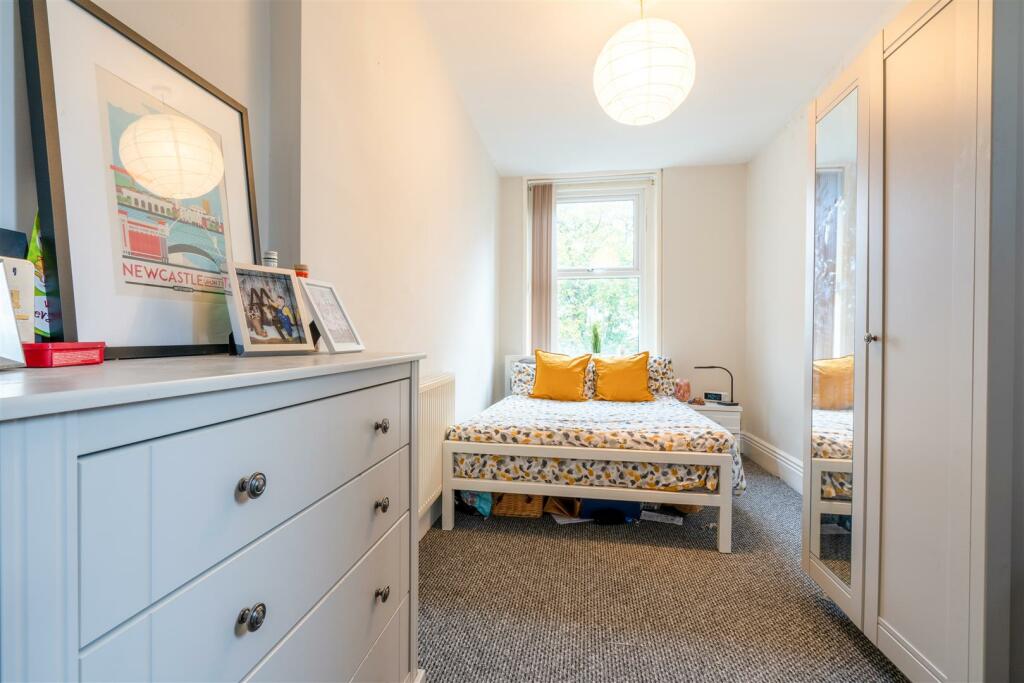 Bedroom 6_.jpg