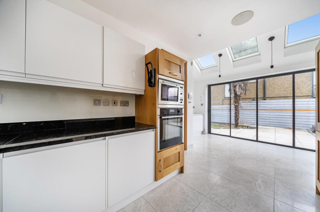 1369916-4-68ef9aa...