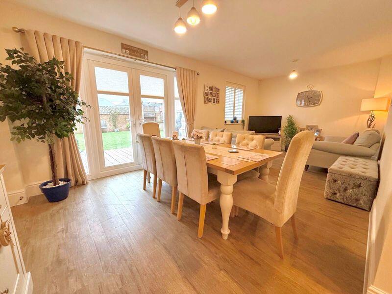 Diner/Family Room
