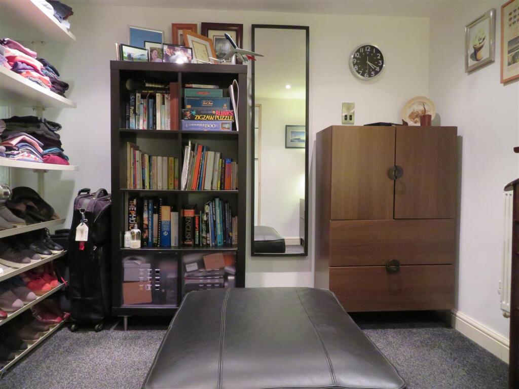 247 Milton Wardrobe3.JPG