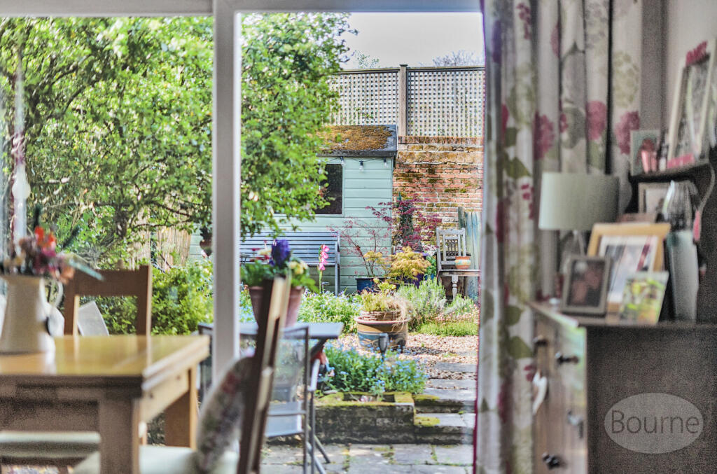 06bb273e-bea8-4a4...