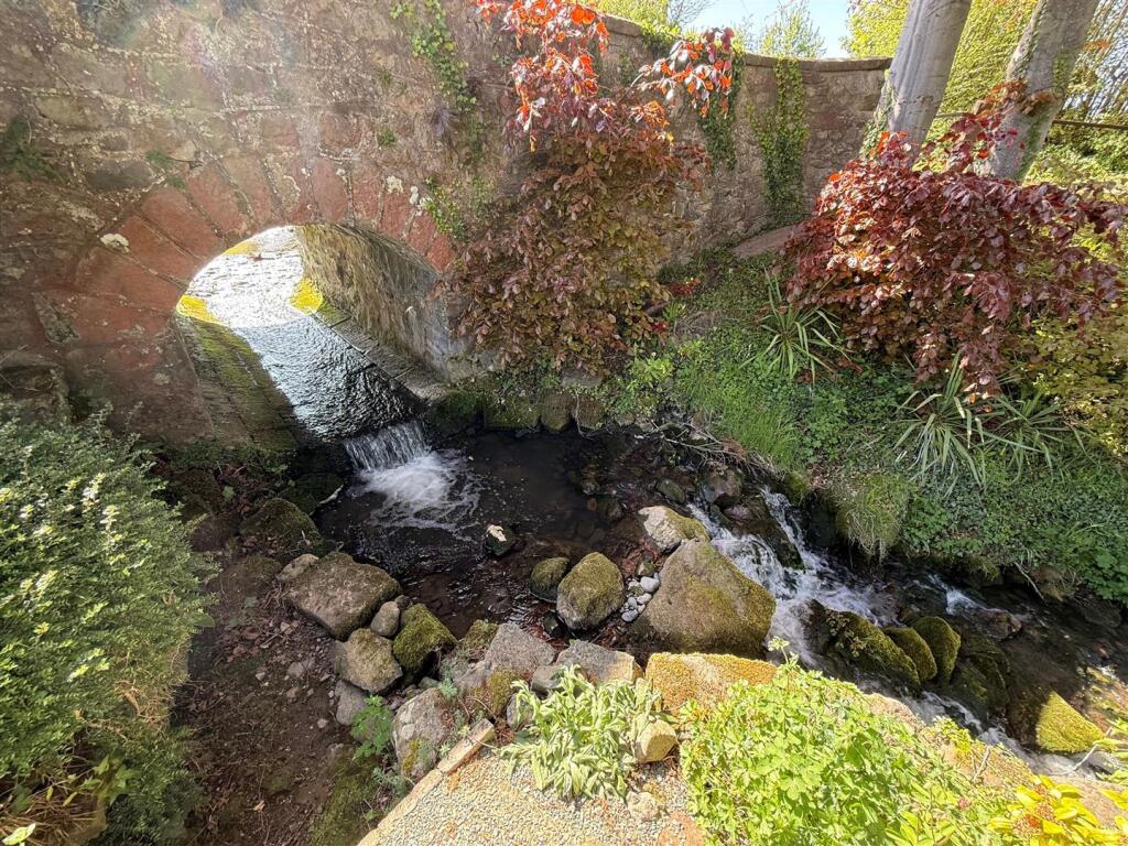 Bordering Stream