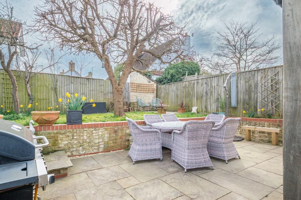 Mulberry Cottage-...