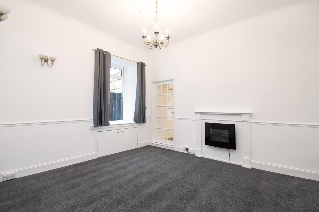 Lounge to Kitchen