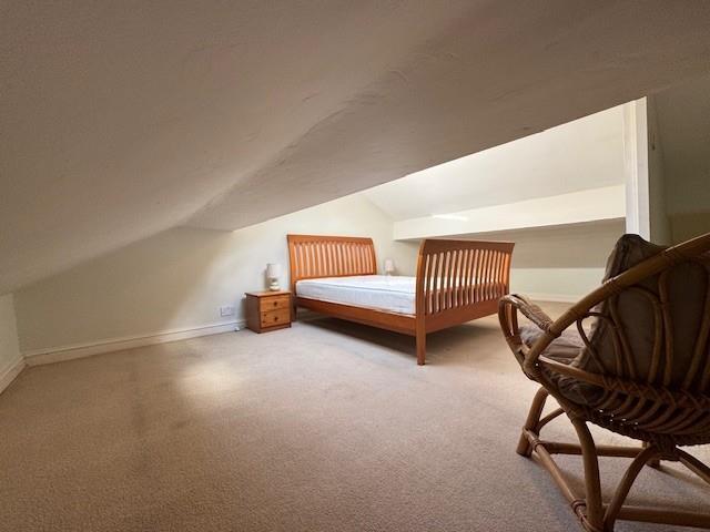 Bedroom 1 i loft.jpg