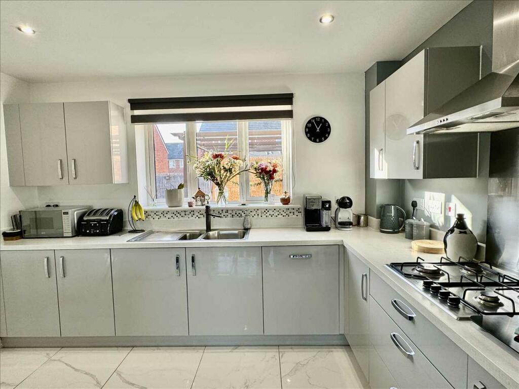LIVING KITCHEN