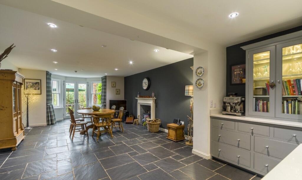 Dining/Lounge