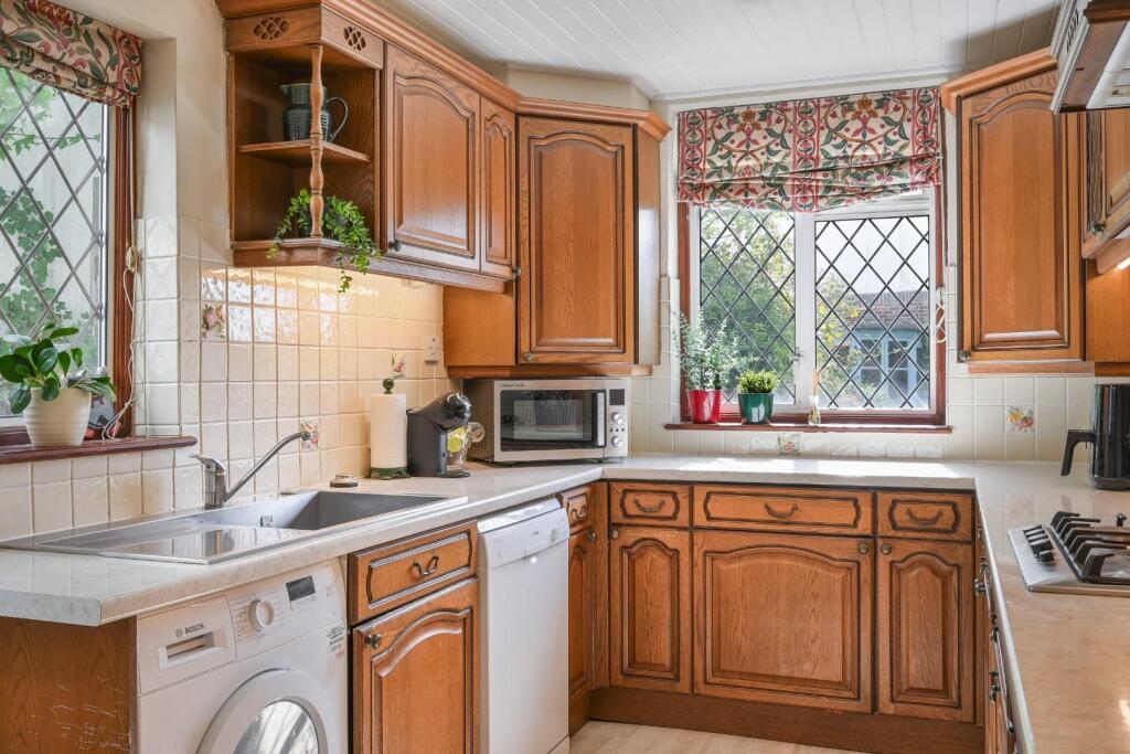 RUTHERWYKE CLOSE (16).jpg