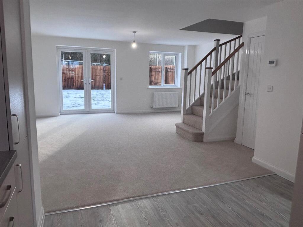 Girton Close - PIC 03.jpg