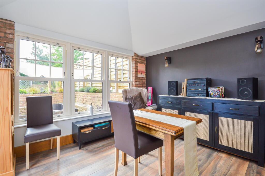 GARDEN ROOM