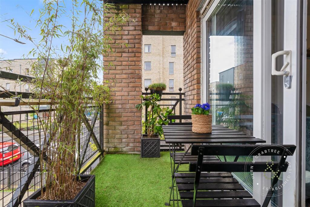 Pentland Close, HernCrabtree (1).jpeg