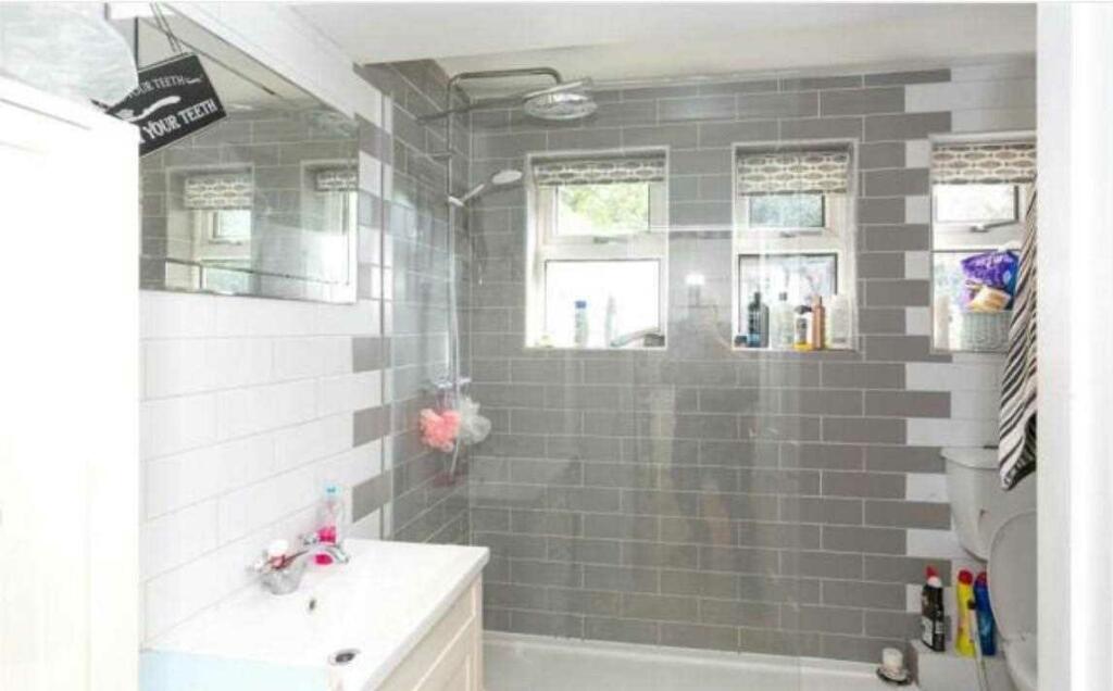 SHOWER ROOM/WC