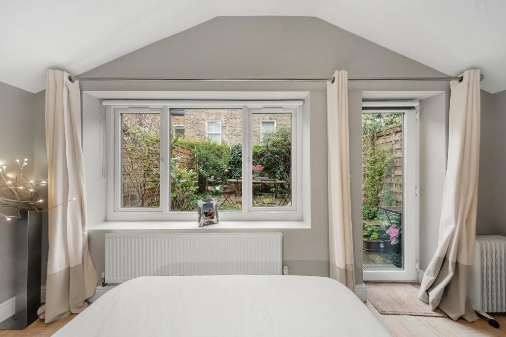 Bedroom (1).jpg