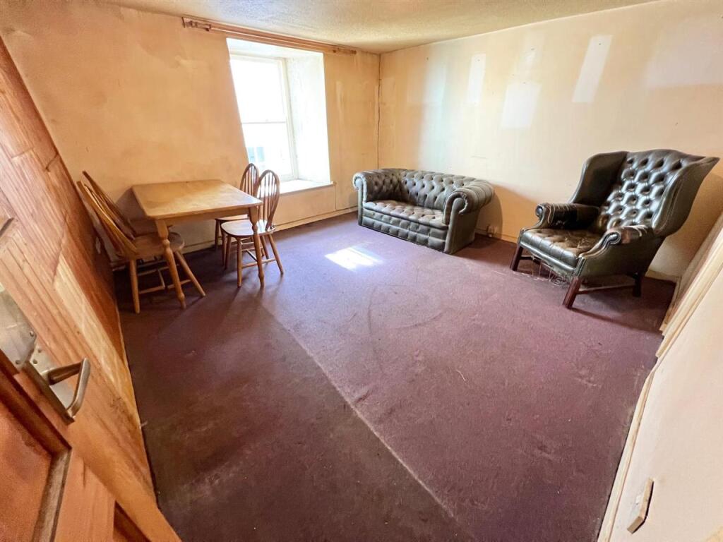 Lounge/ Dining Room/