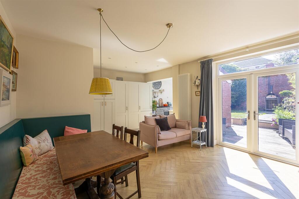 Sitting Room/Dining Room