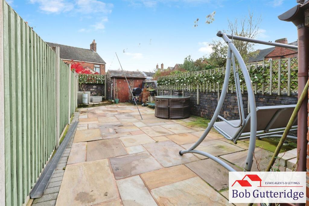 ENCLOSED REAR GARDEN