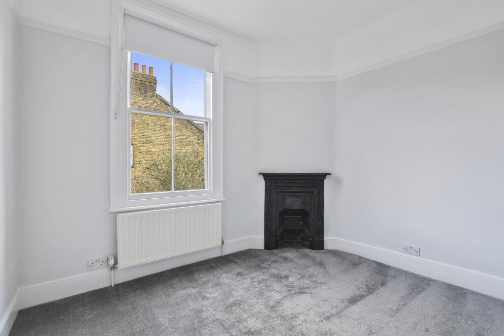 6 bedroom 2.jpg