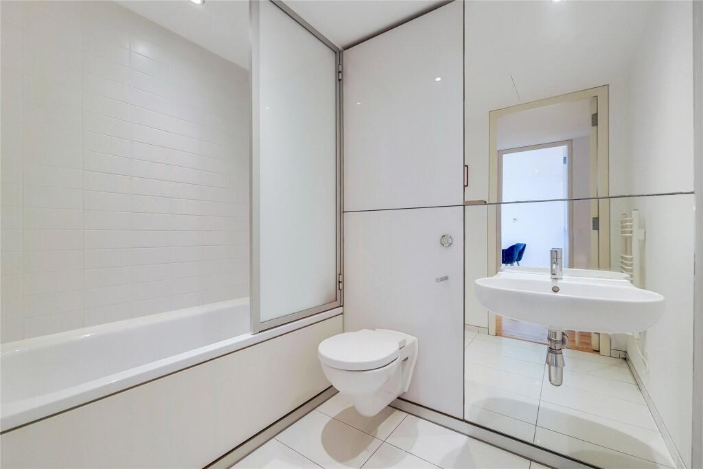 5_Bathroom-0