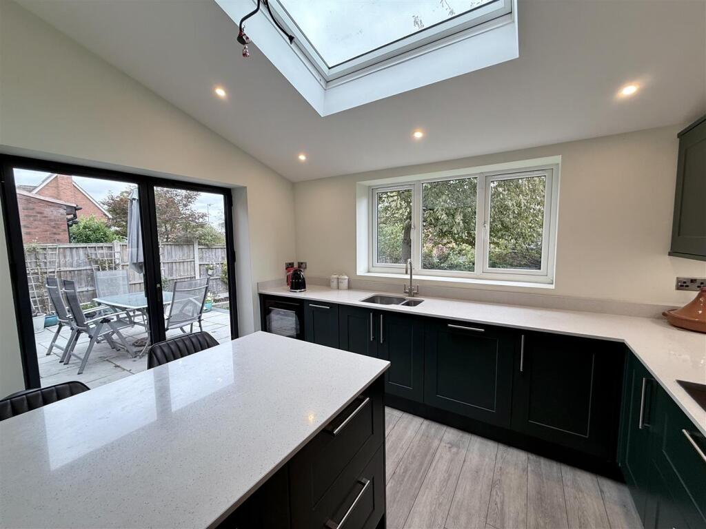 Open-Plan Living/Breakfast/Dining Kitchen