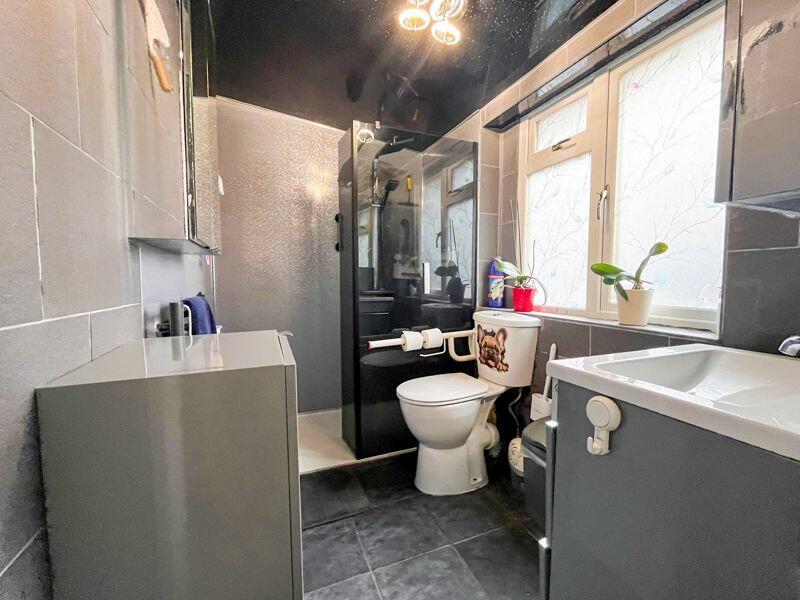 SHOWER ROOM
