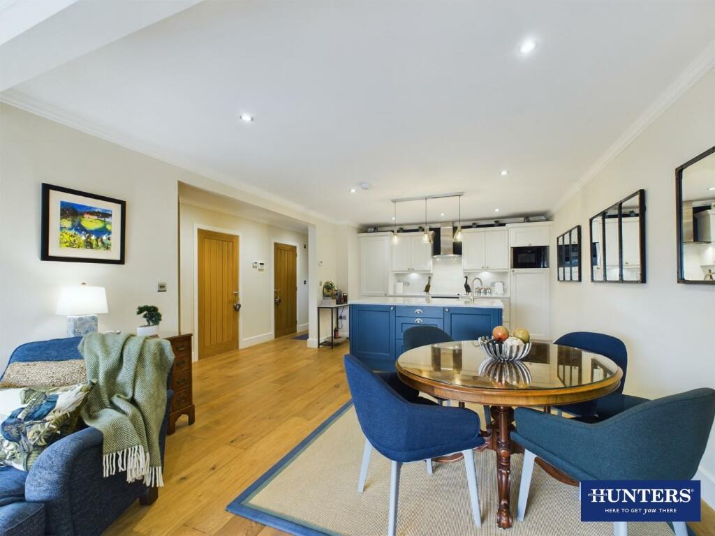 Kitchen/Dining Area