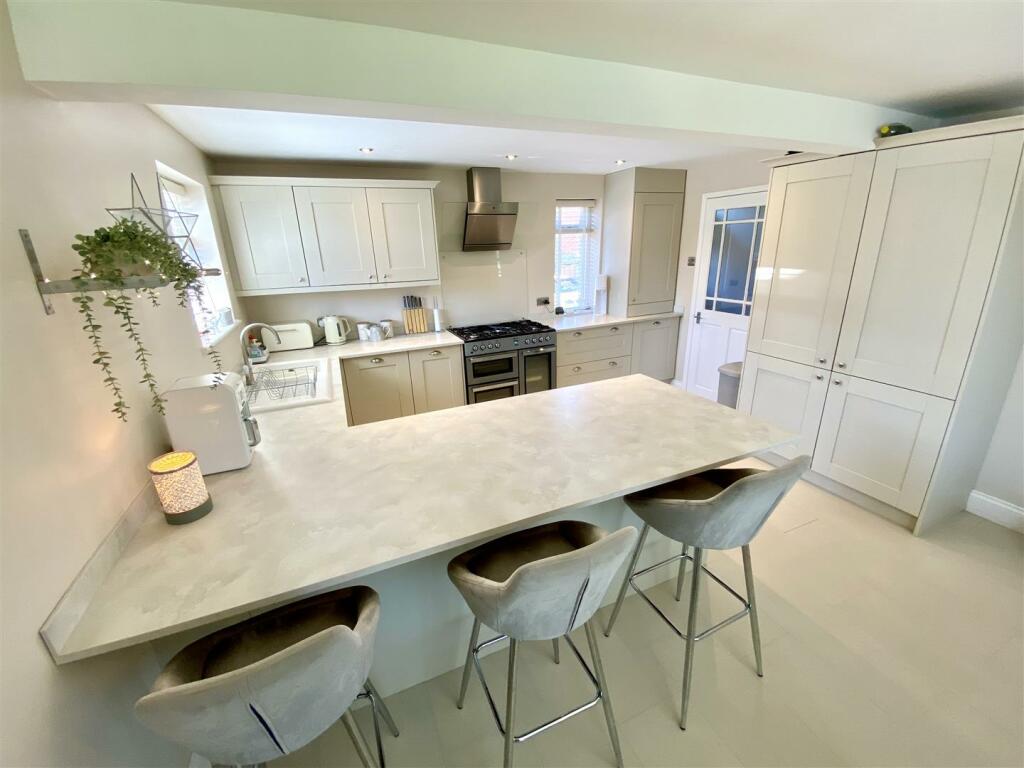 Open Plan Kitchen and Dining Room