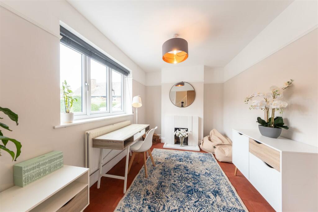 10 Churchill Drive-012.jpg