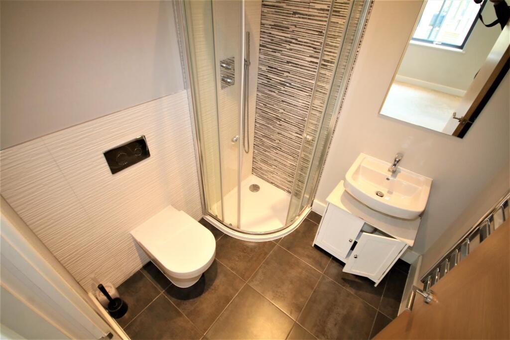 Master En Suite.JPG