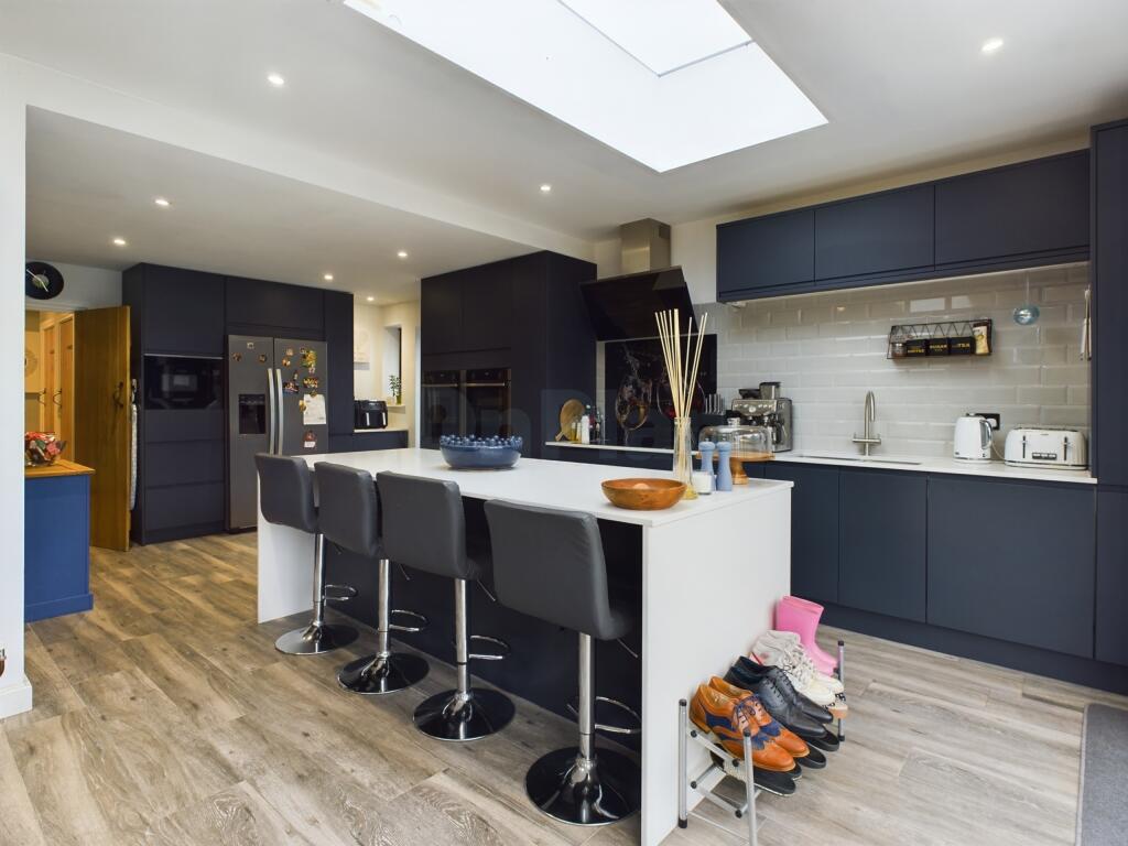 CAM04024G0-PR0008-STILL010