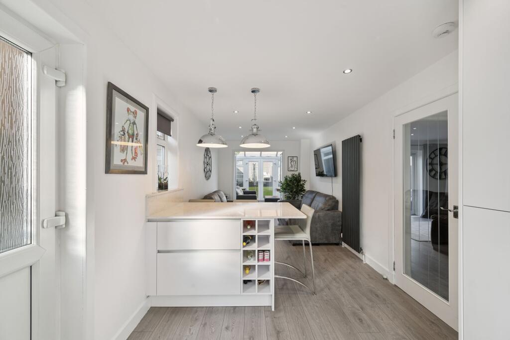 Kitchen/Dining/Lounge Area