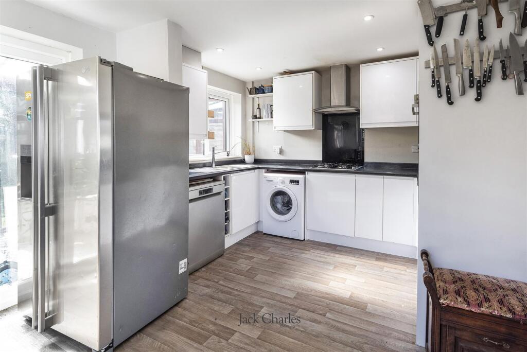 7 Stanley Close, TN12 0TA 007.jpg