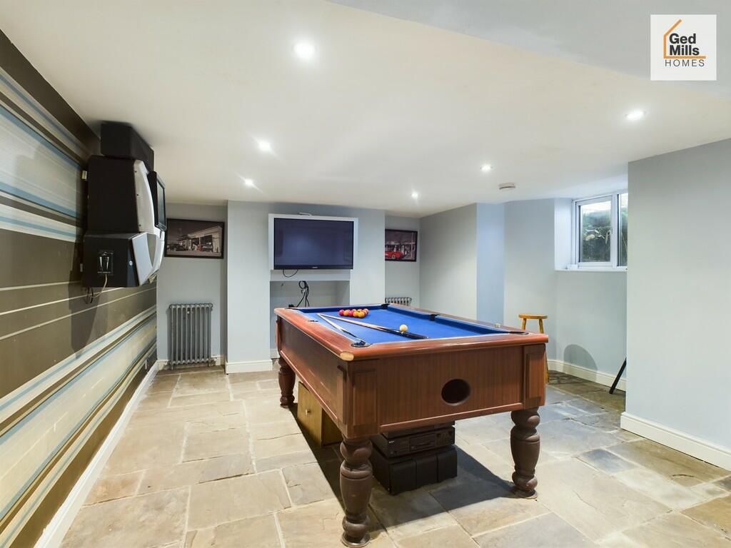GAMES ROOM 