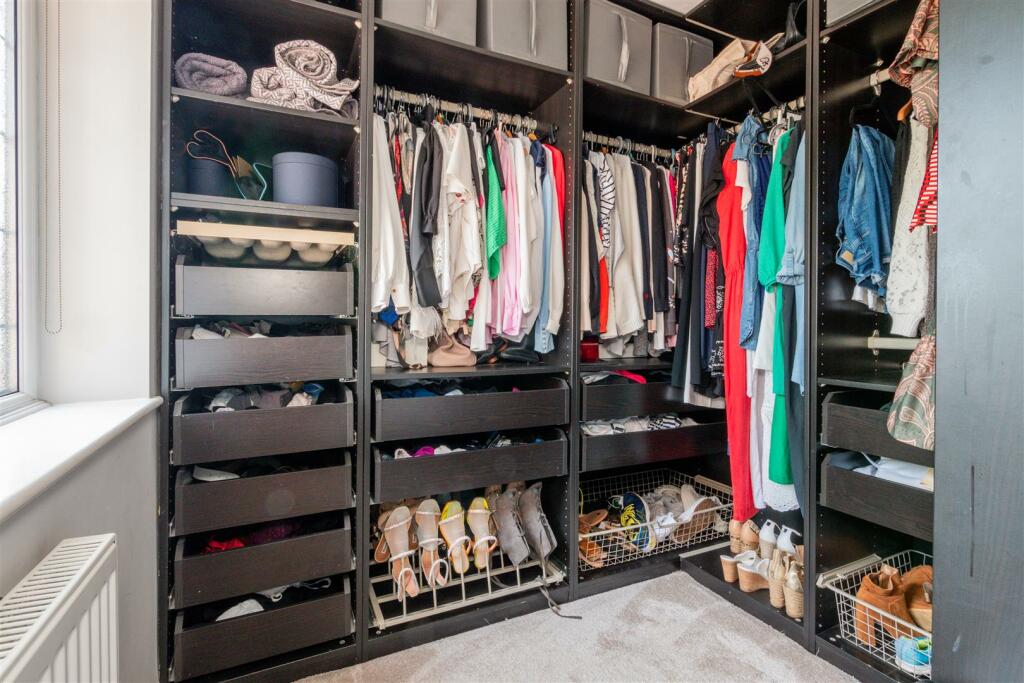 Bed 1 Dressing Room