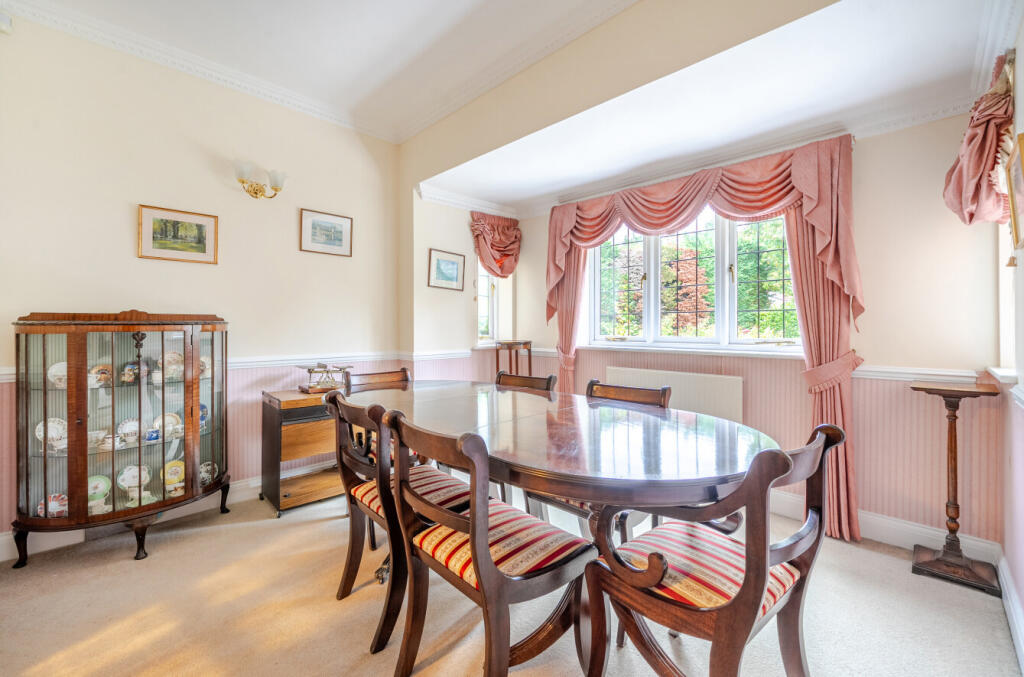 1364930-28-68ee23...