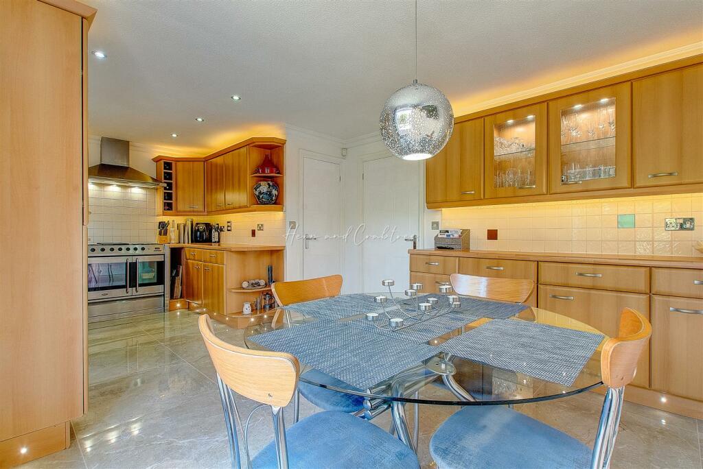 Ragnall Close, Thornhill, HernCrabtree (3).jpg