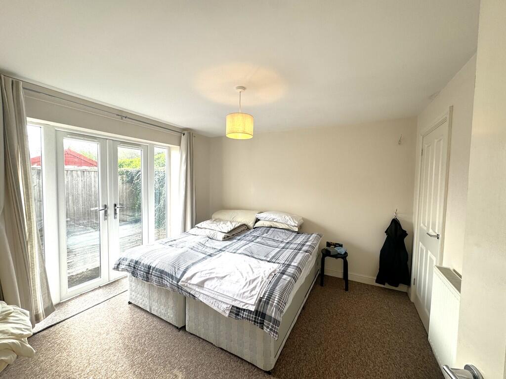 Bedroom .