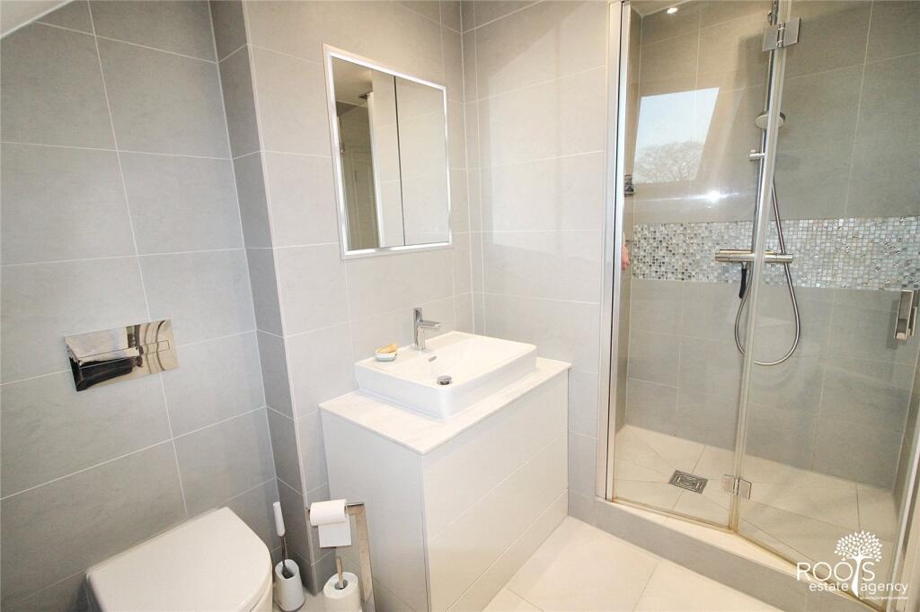 Main En-Suite