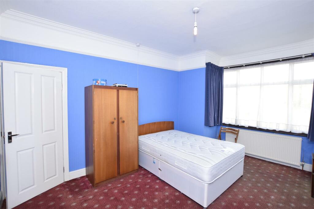 Bedroom 1 copy.jpg
