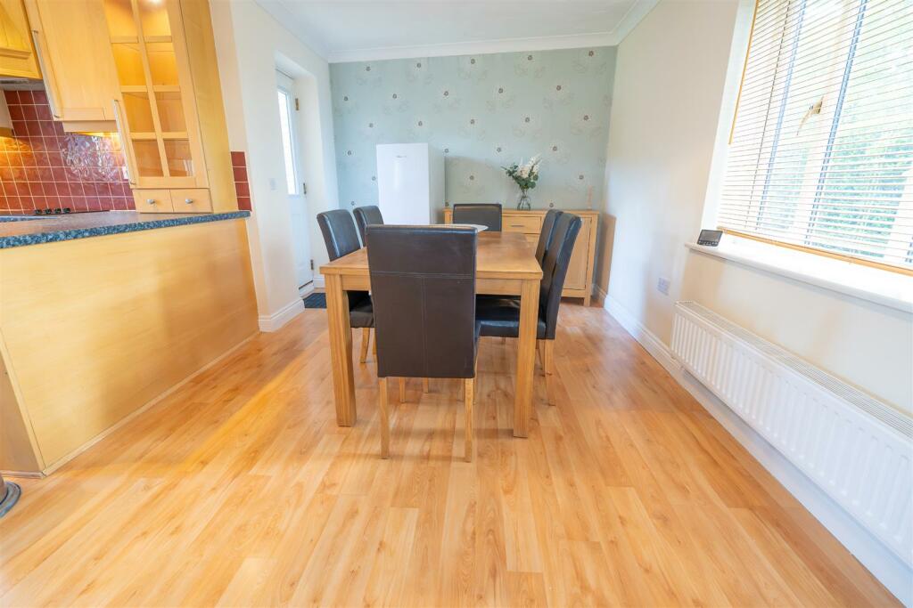 Kitchen/Dining Room 'L' shape